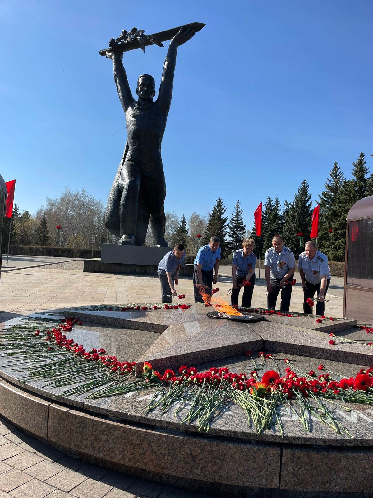 Возложение цветов к памятникам г. Омск